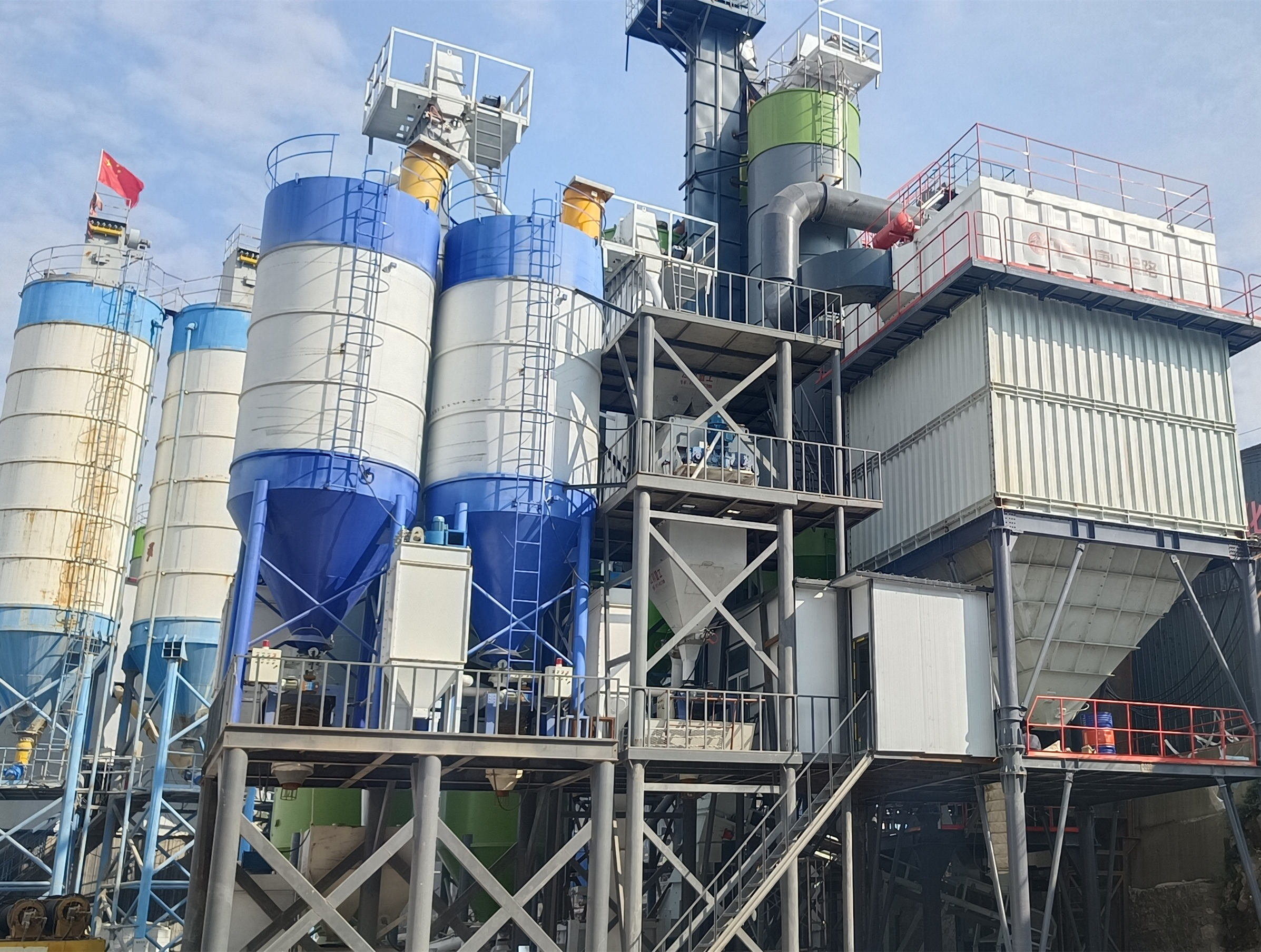 機(jī)制砂成建筑用砂主要來源，唐山金路制砂樓提供高標(biāo)準(zhǔn)機(jī)制砂生產(chǎn)設(shè)備