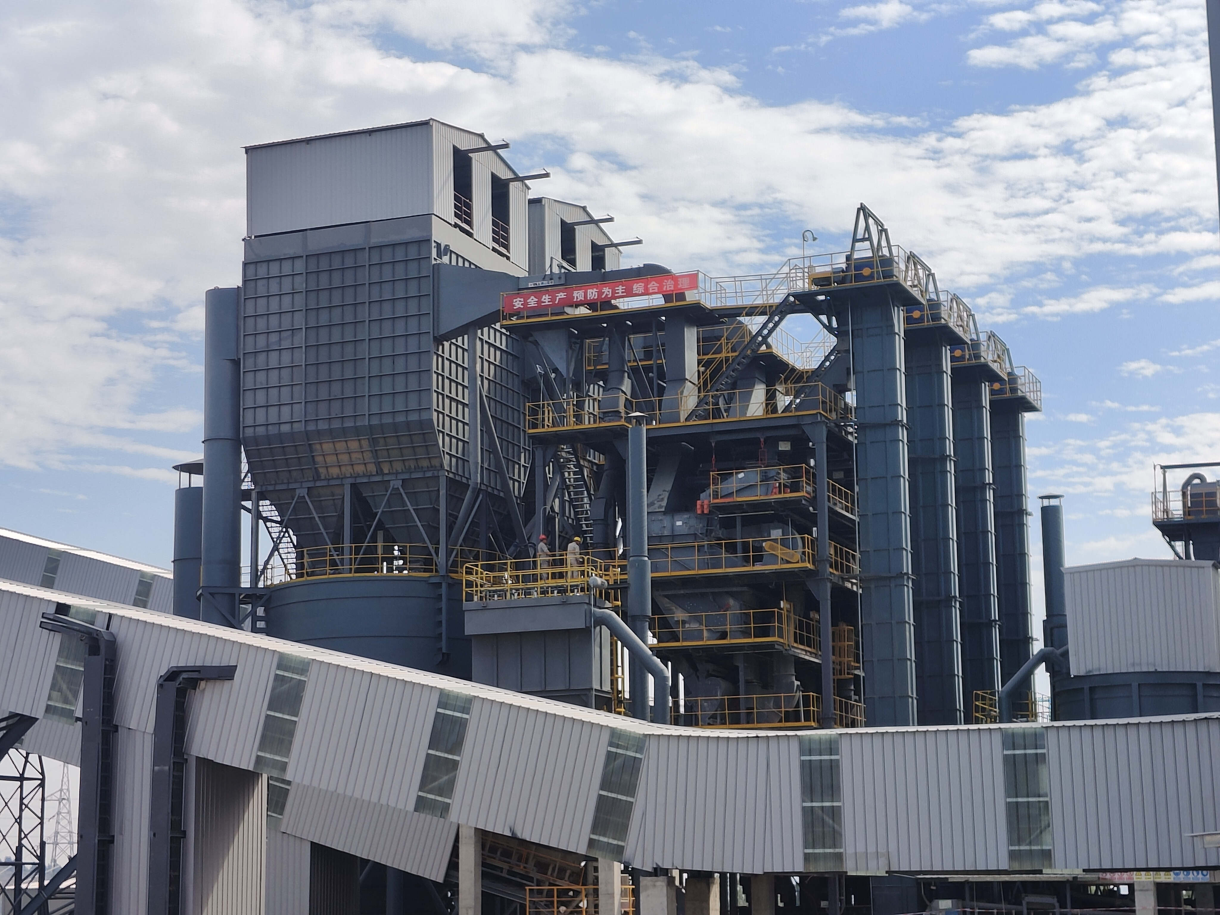 唐山學(xué)院文法學(xué)院調(diào)研小分隊(duì)來(lái)唐山金路調(diào)研企業(yè)節(jié)能減排現(xiàn)狀